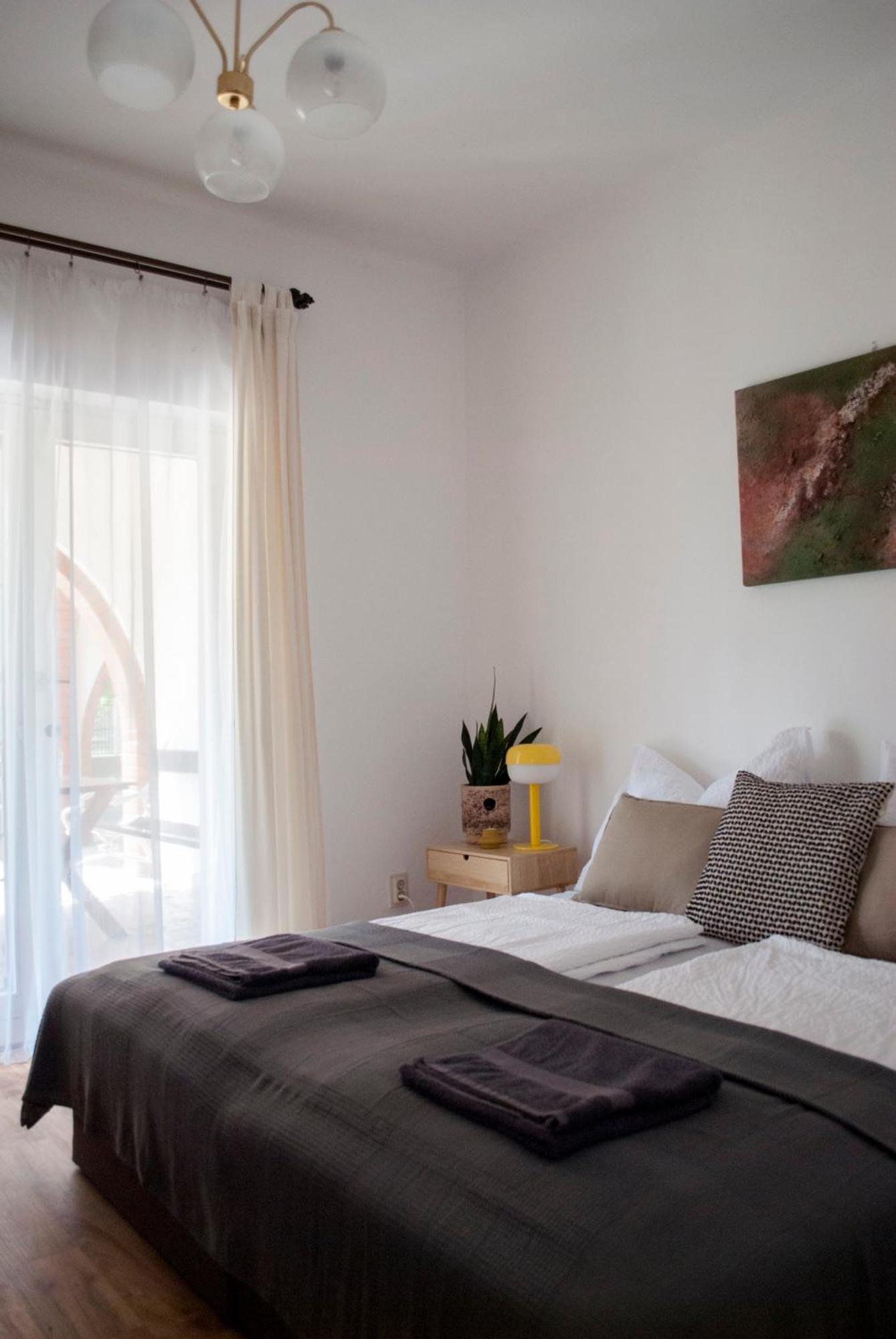 Endretro Apartments Сиофок Екстериор снимка